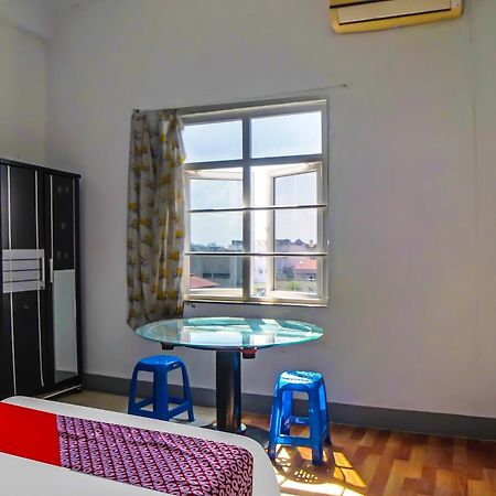 Oyo 92235 Guesthouse Rantang Medan Luaran gambar