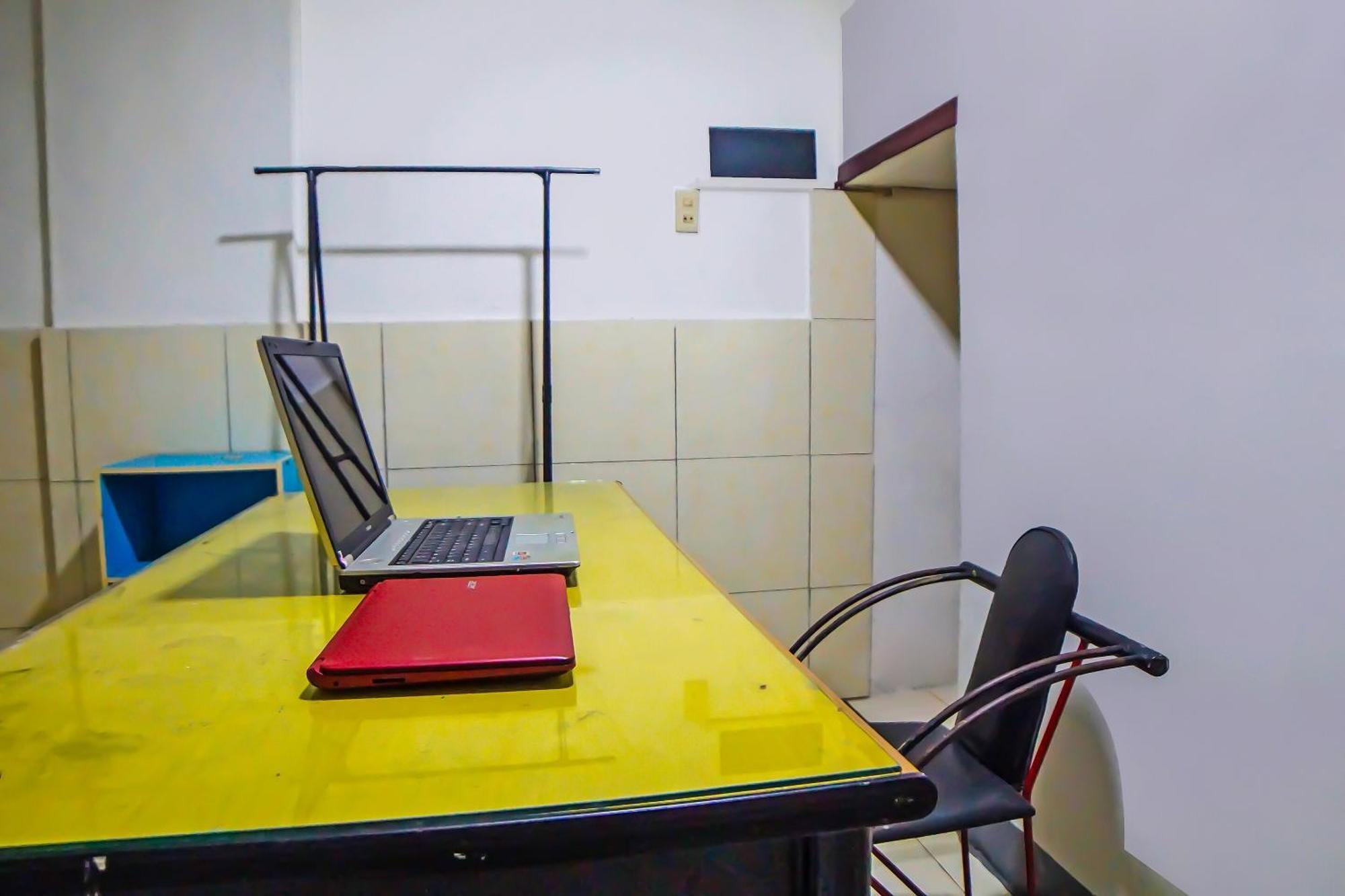 Oyo 92235 Guesthouse Rantang Medan Luaran gambar