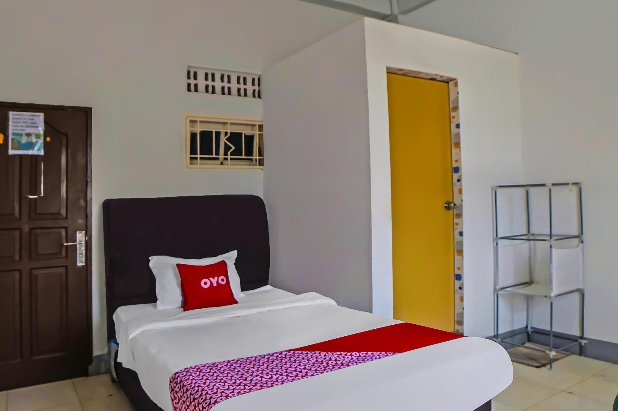 Oyo 92235 Guesthouse Rantang Medan Luaran gambar