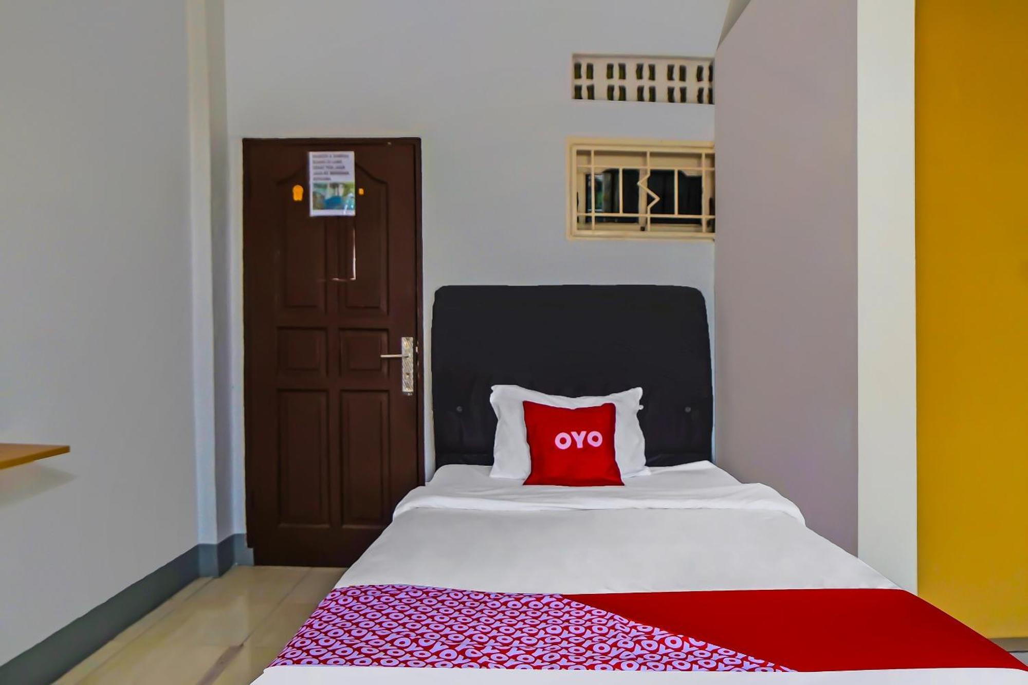 Oyo 92235 Guesthouse Rantang Medan Luaran gambar