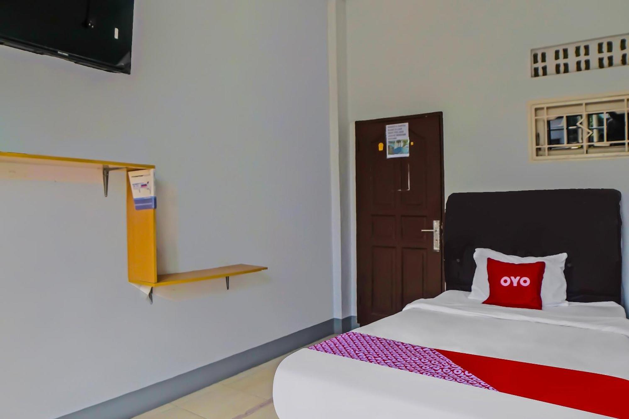 Oyo 92235 Guesthouse Rantang Medan Luaran gambar