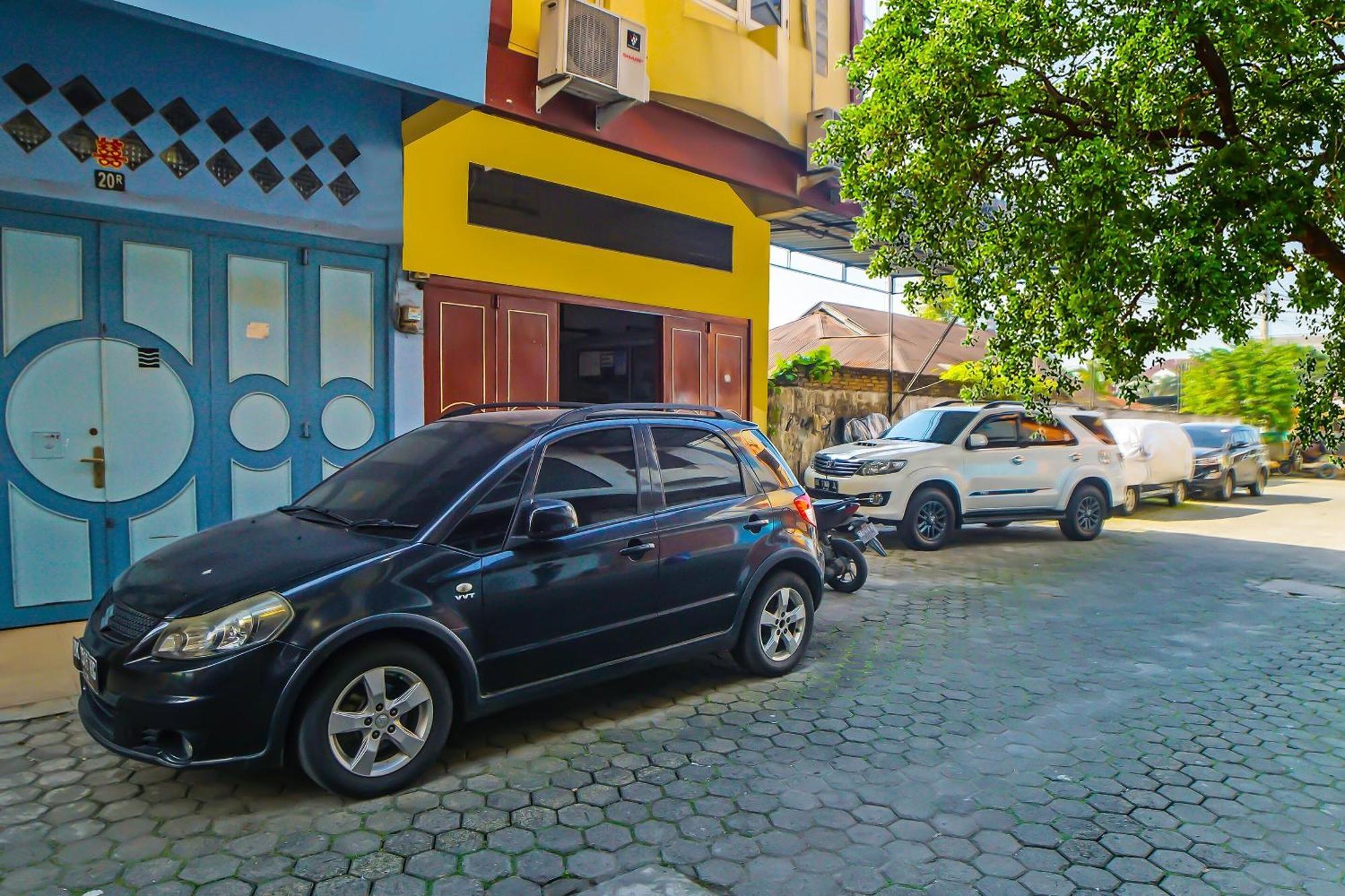 Oyo 92235 Guesthouse Rantang Medan Luaran gambar