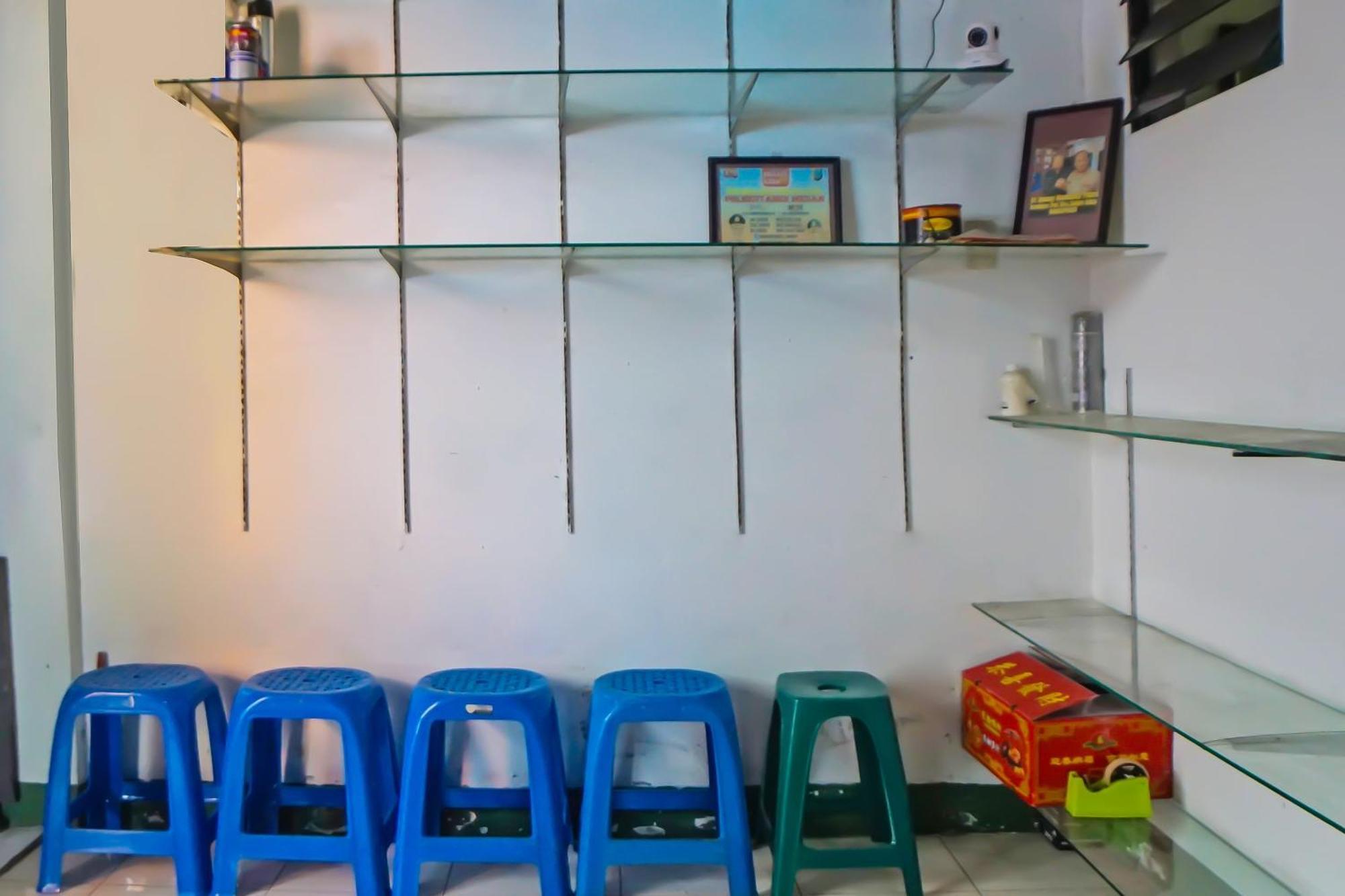 Oyo 92235 Guesthouse Rantang Medan Luaran gambar