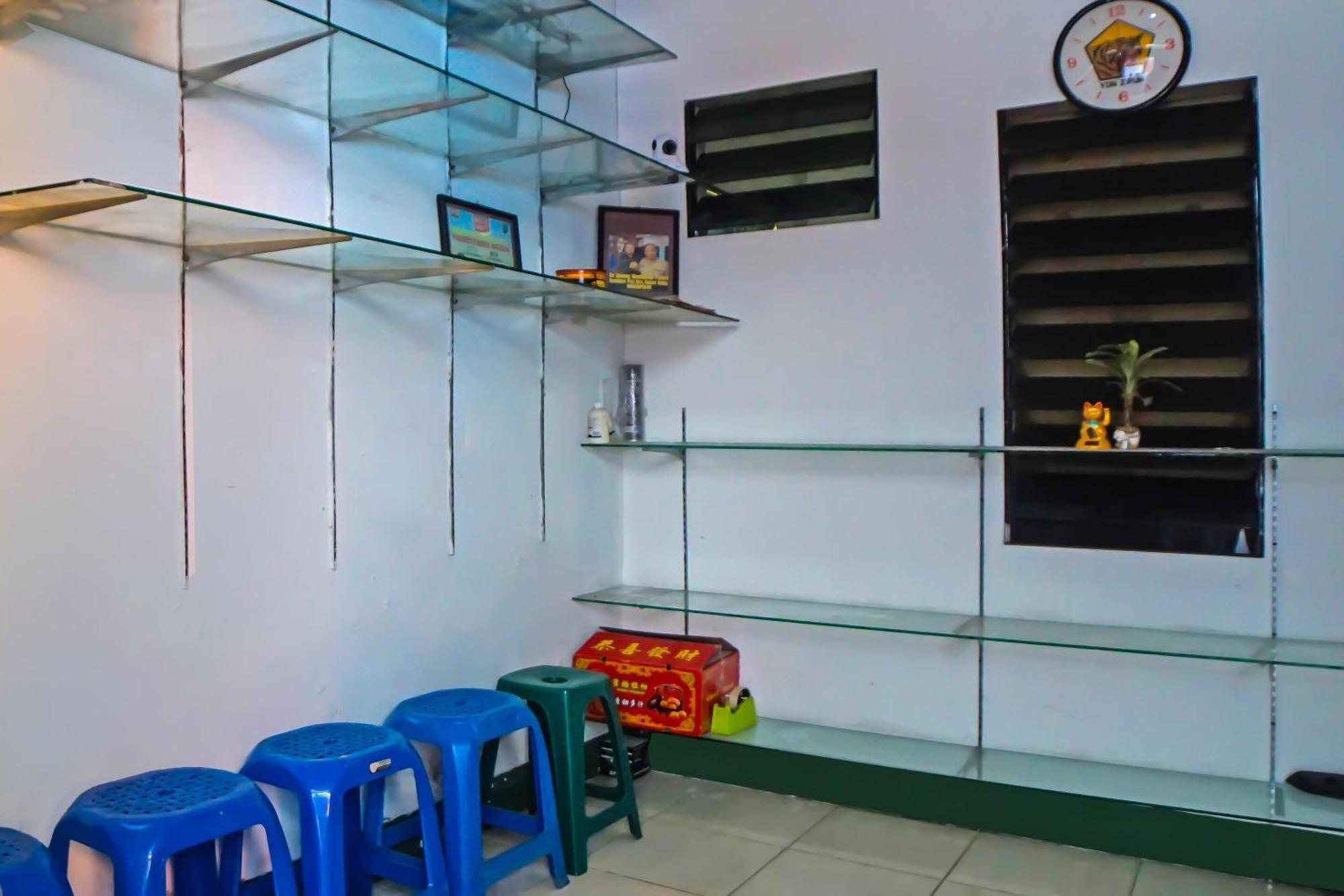 Oyo 92235 Guesthouse Rantang Medan Luaran gambar